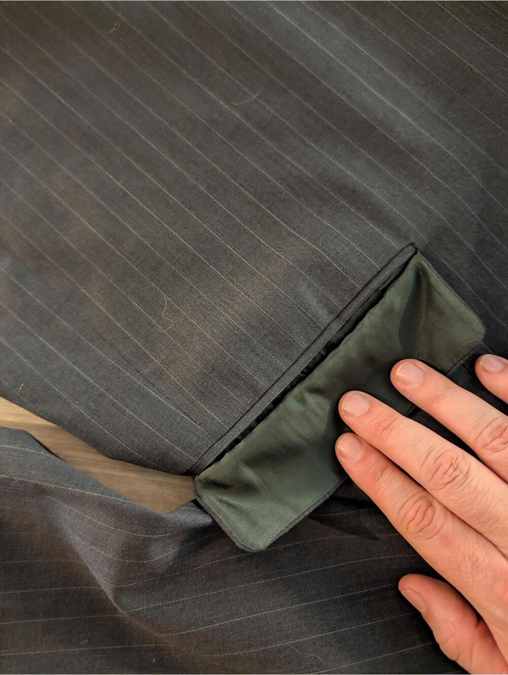 Joseph Feiss Dark Grey Pinstripe Suit 100% Wool Cuffs Pleated 41L - Picture 6 of 12